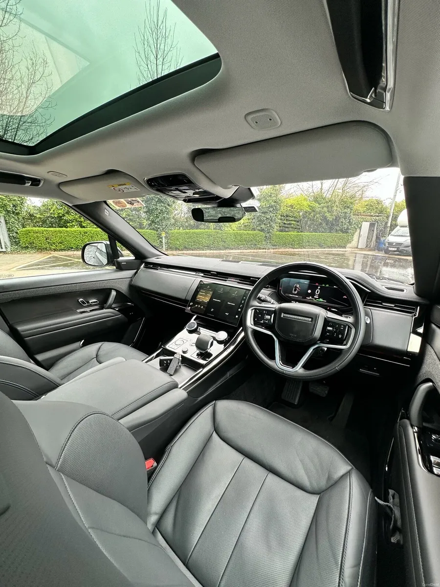 2023 Range Rover Sport SE – Black - Image 5
