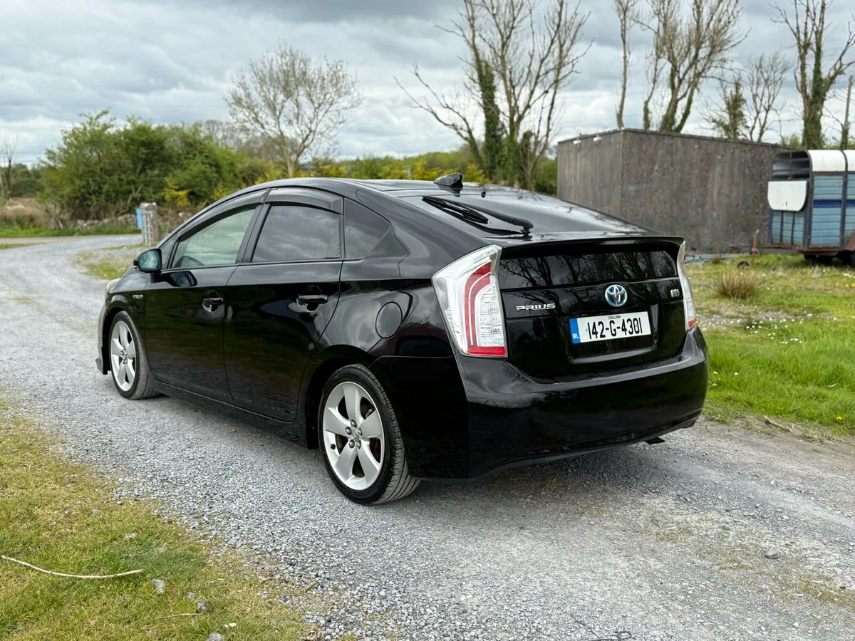 2014 Toyota Prius ONLY 87,000km - Image 4