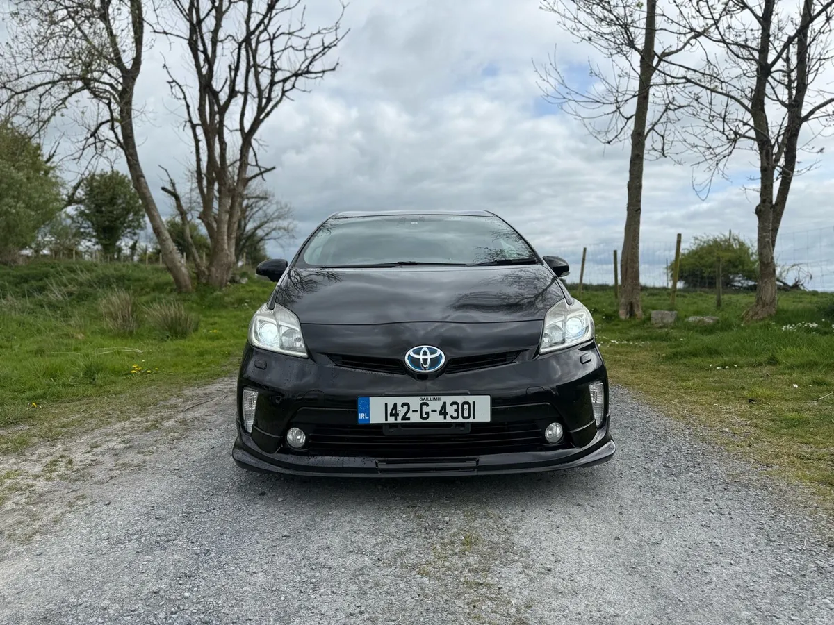 2014 Toyota Prius ONLY 87,000km - Image 2