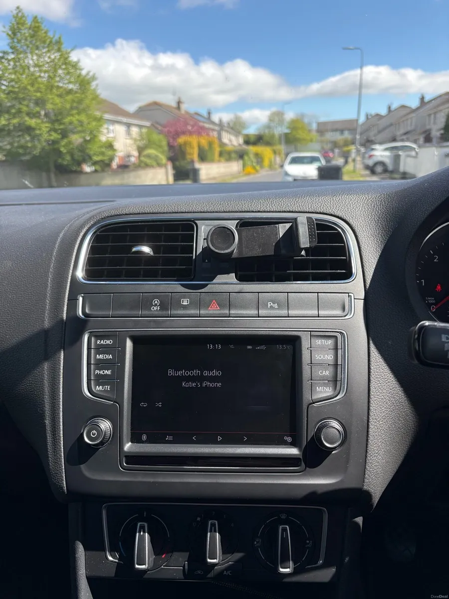 2015 Volkswagen Polo - Image 4