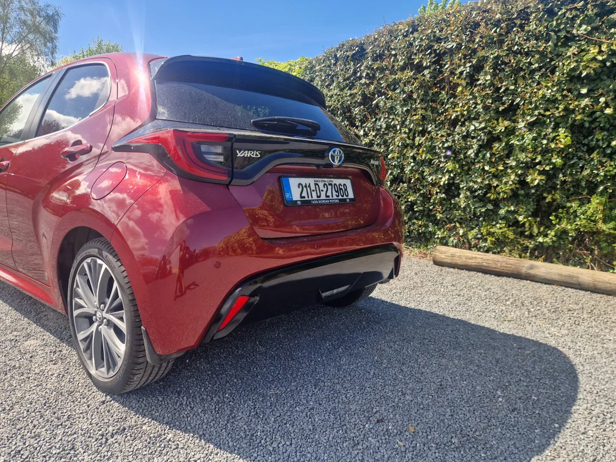 Toyota Yaris Hybrid PLATINUM 2021 - Image 4