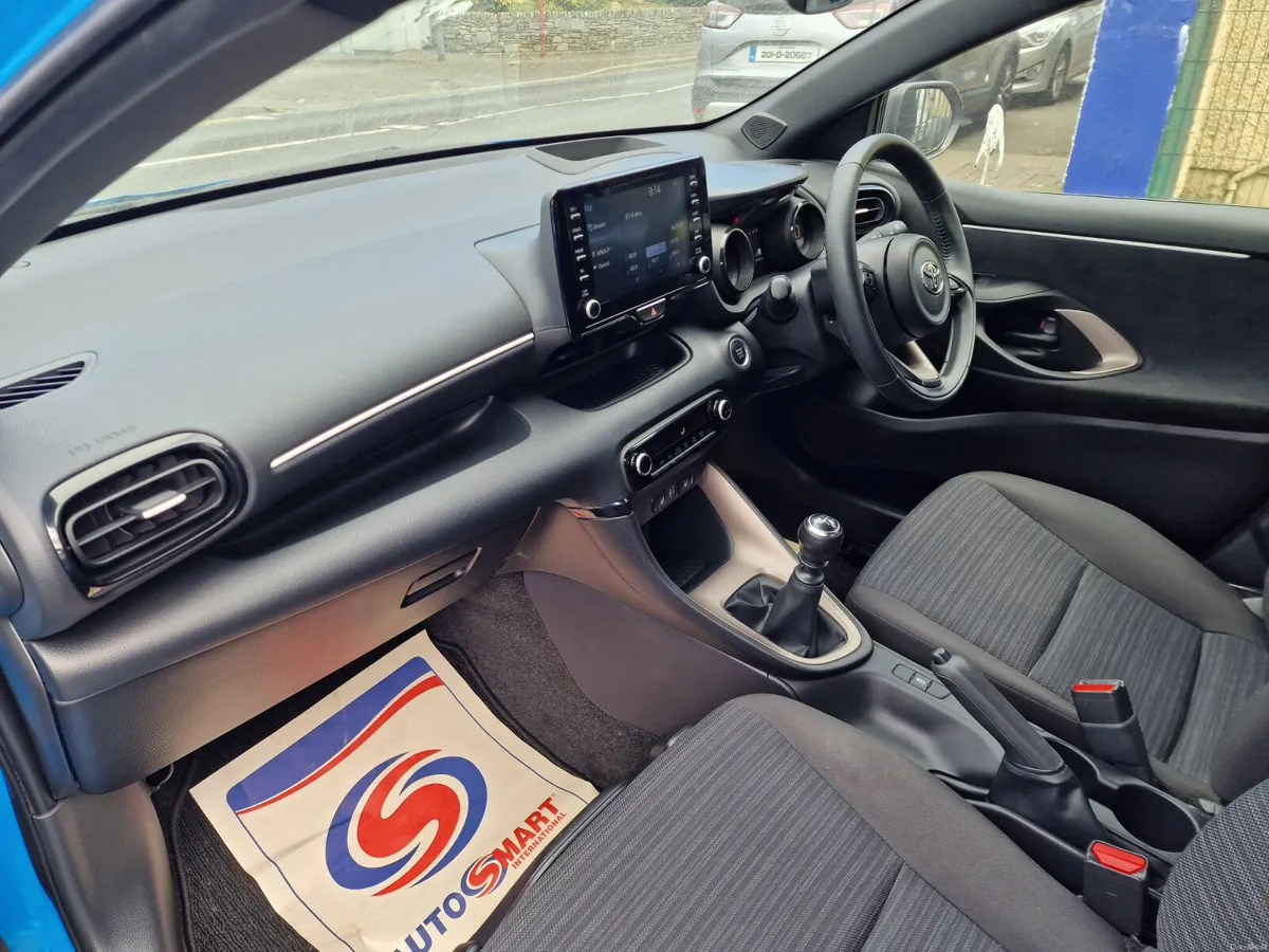 222 Toyota Yaris 1.5 Luna - Image 5