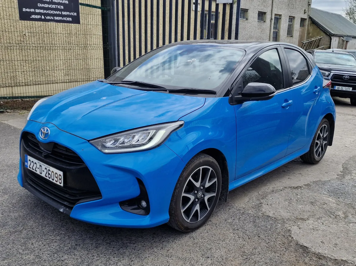 222 Toyota Yaris 1.5 Luna - Image 2