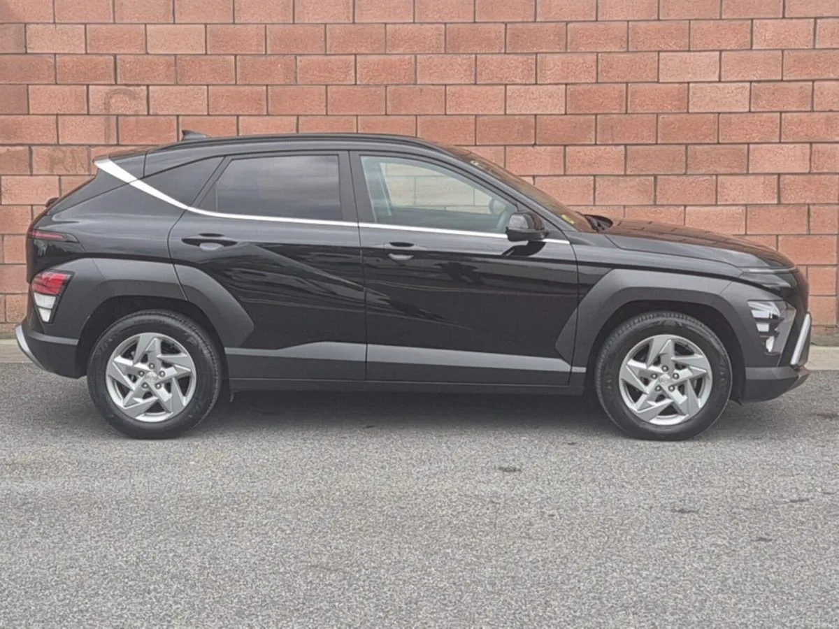 Hyundai KONA Elegance 1.6 Petrol with full service - Image 4