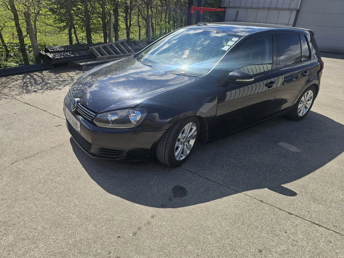 2011 Volkswagen Golf - Image 2