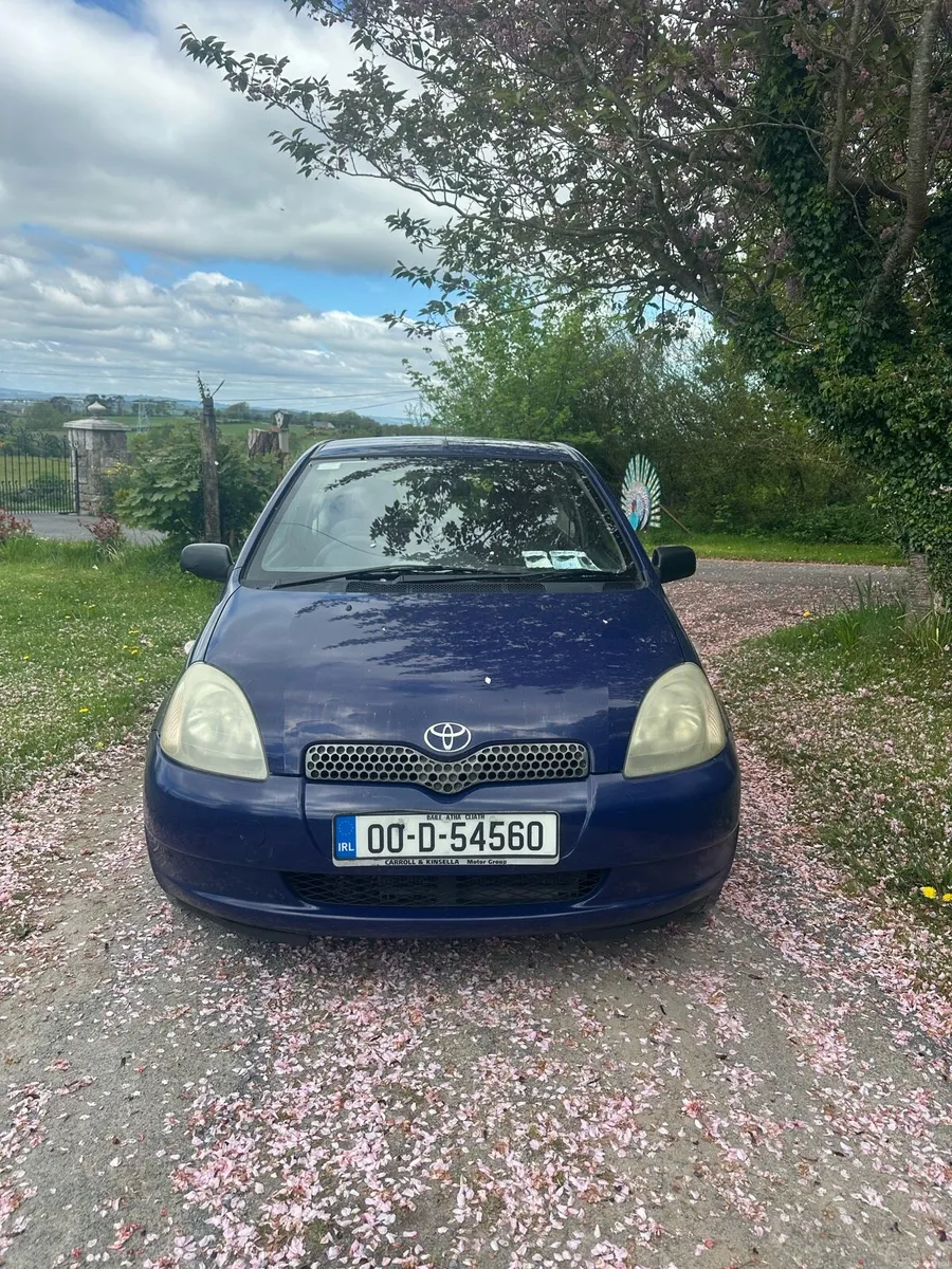 2000 Toyota Yaris - Image 2