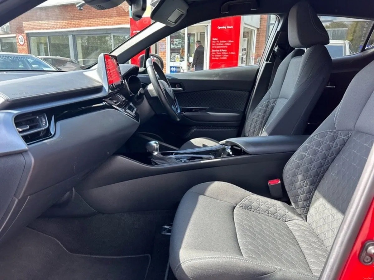 Toyota C-HR 1.8 HYBRID SPORT - Image 6