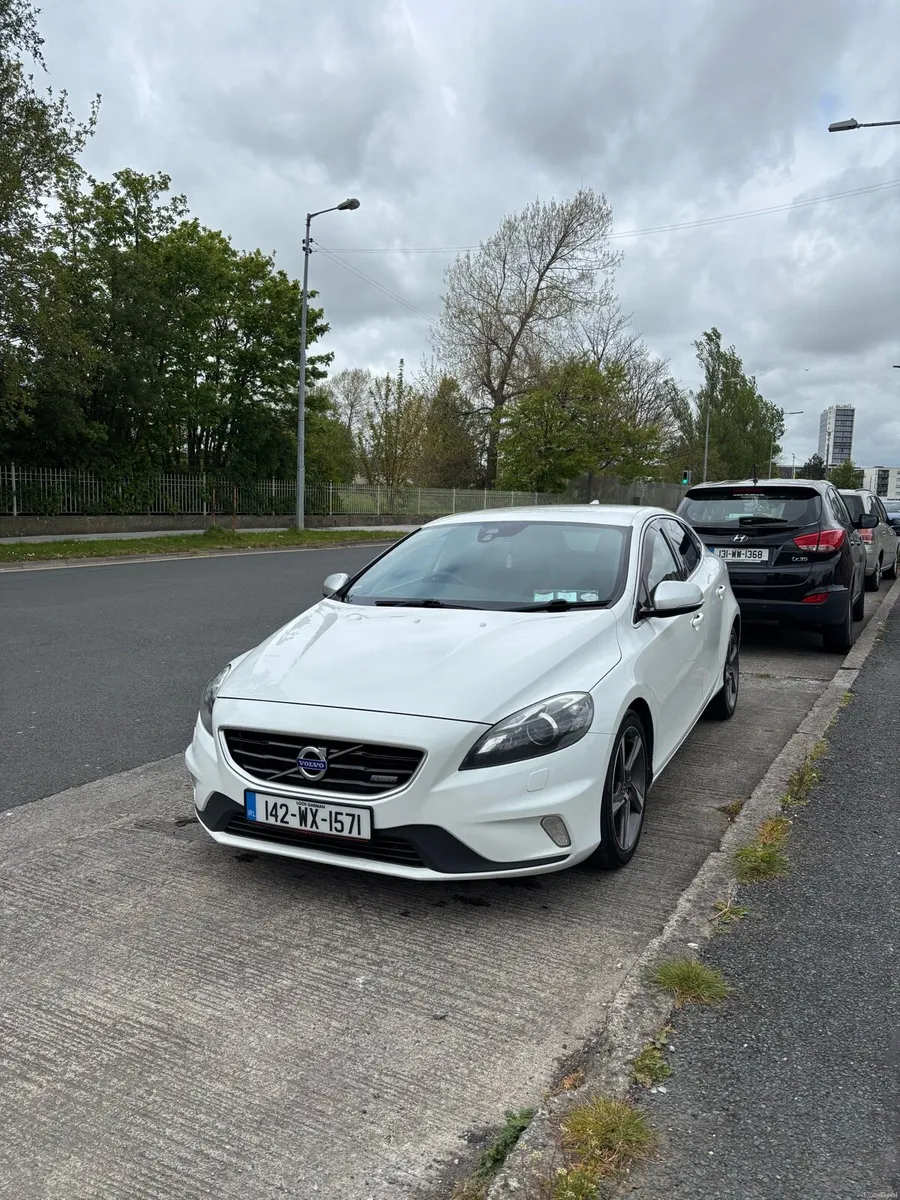 Volvo V40 (read ad) - Image 1