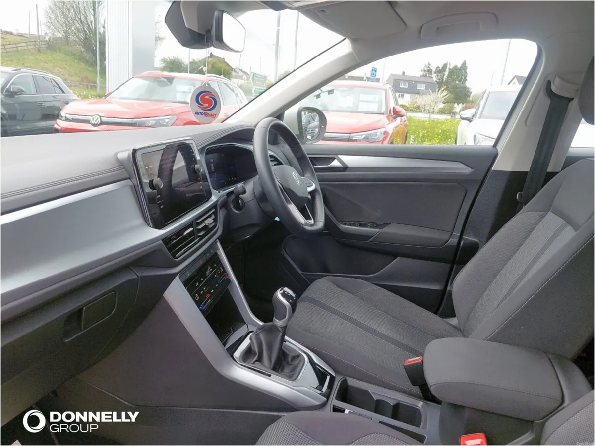 Volkswagen T-roc Hatchback Life - Image 2