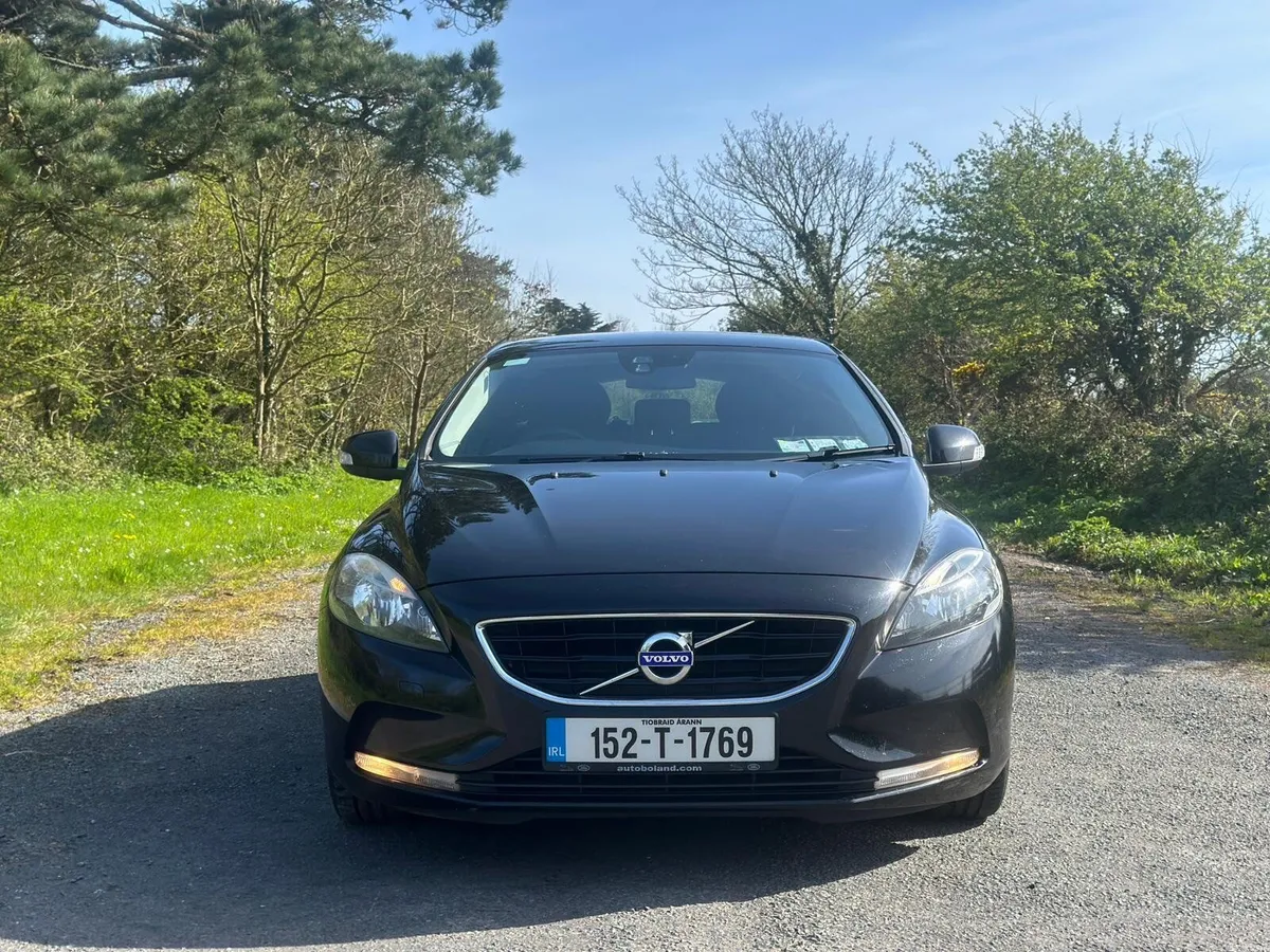 Volvo V40 - Image 2