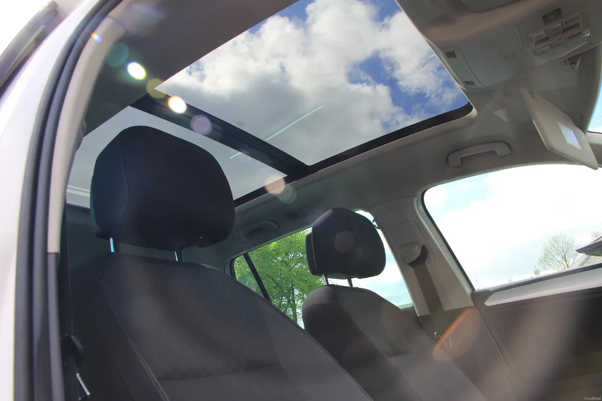 Tiguan * Sliding sunroof * Comfortline TDi - Image 3