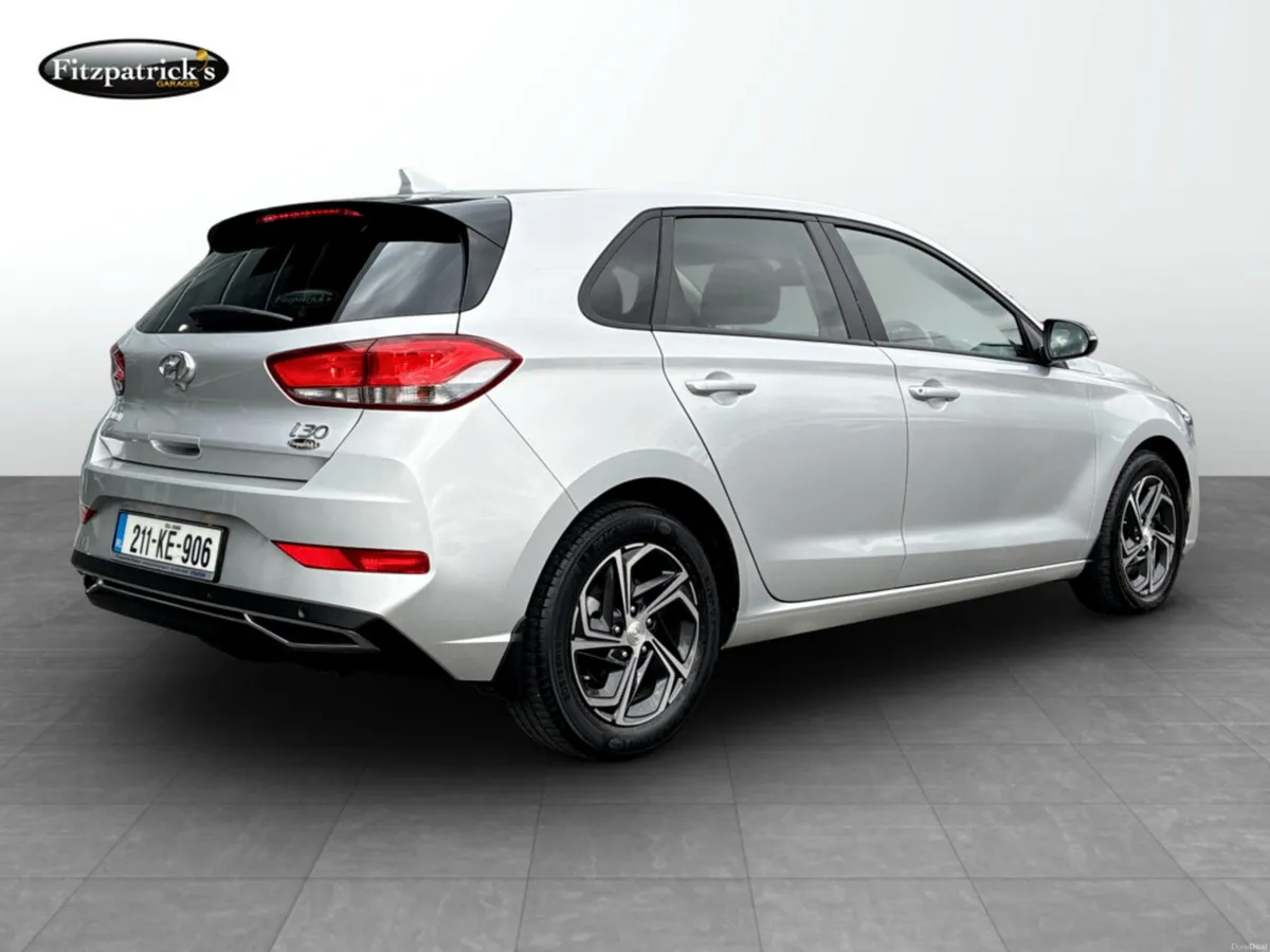 Hyundai i30 Deluxe 1.0 Petrol + €500 Voucher - Image 3