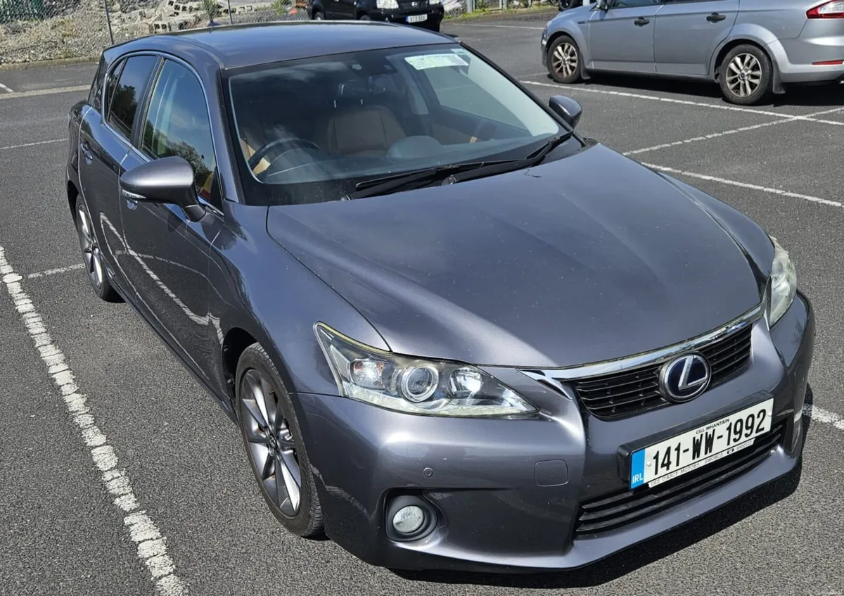 Lexus CT200h Hybrid - Image 2