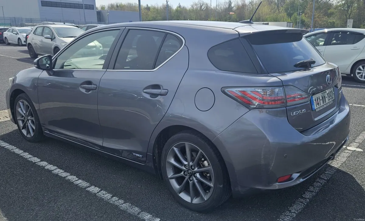 Lexus CT200h Hybrid - Image 4
