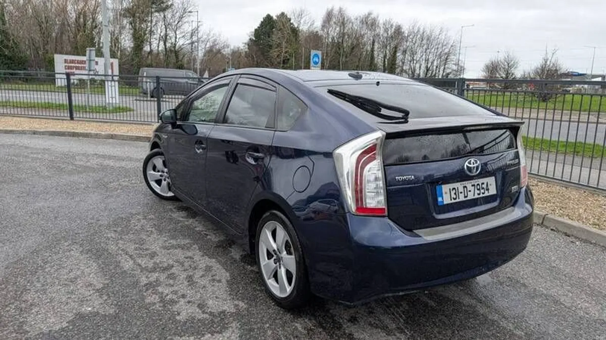 2013 Toyota Prius - Image 4