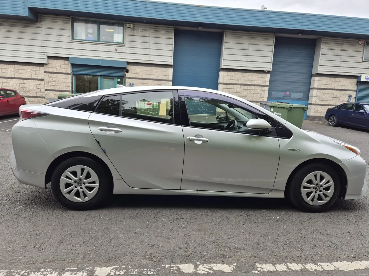 TOYOTA PRIUS / 2016 / 1.8 PETROL HYBRID /AUTOMATIC - Image 4