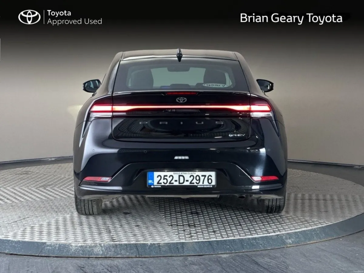 Toyota Prius PLUG-IN HYBRID - Image 4