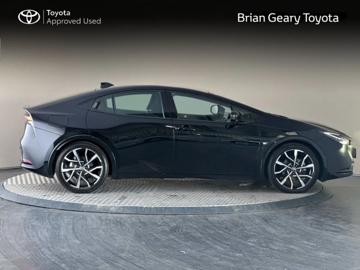 Toyota Prius PLUG-IN HYBRID - Image 3