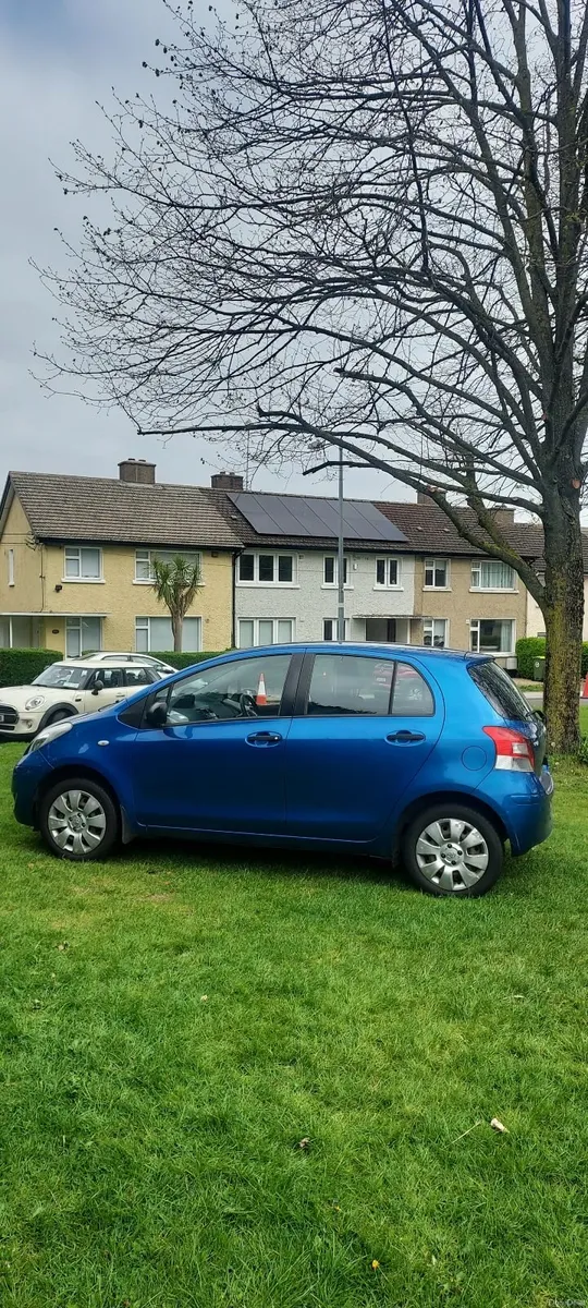 Toyota Yaris 2010 - Image 2