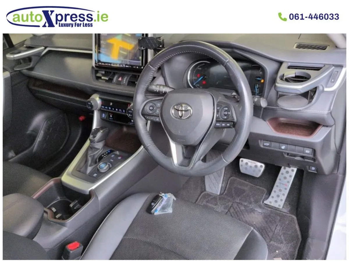 Toyota RAV4 4WD HYBRID G, Sunroof, Low mileage - Image 2