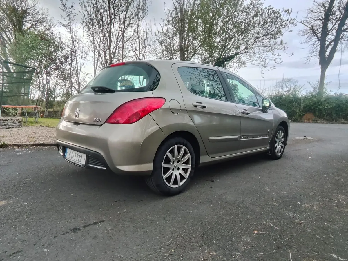 Peugeot 308 2011 - Image 2
