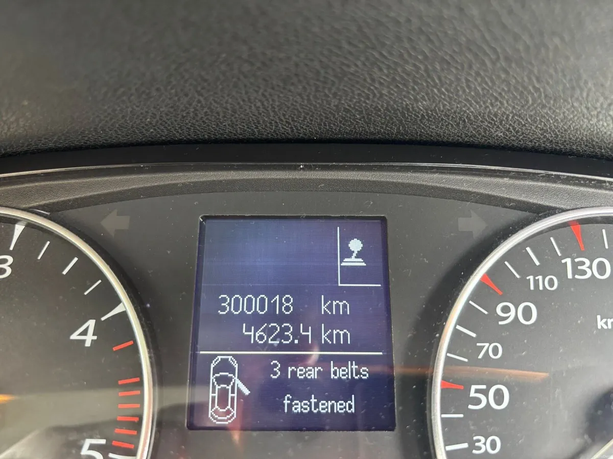 2008 Black Renault Laguna - Image 4