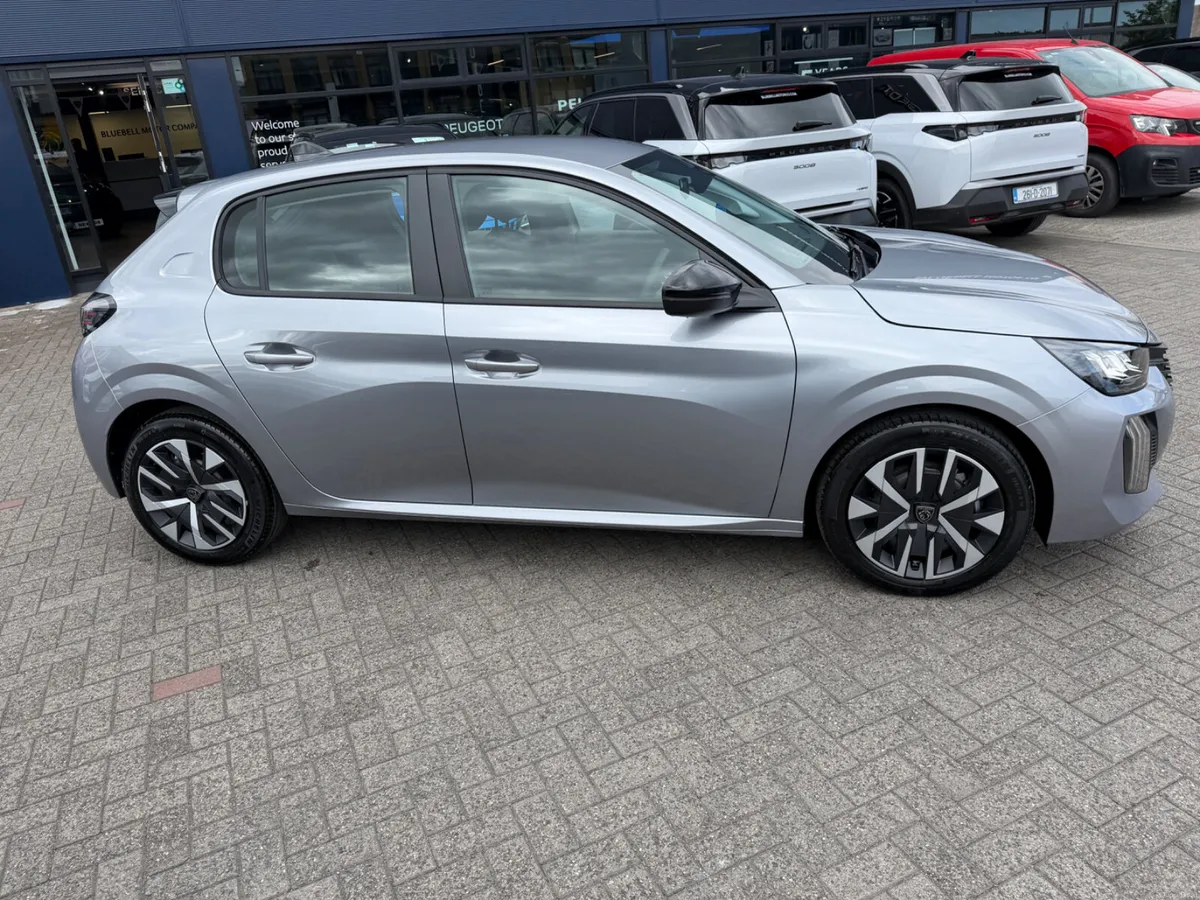 Peugeot 208 Style 1.2 100bhp 6 speed - Image 5
