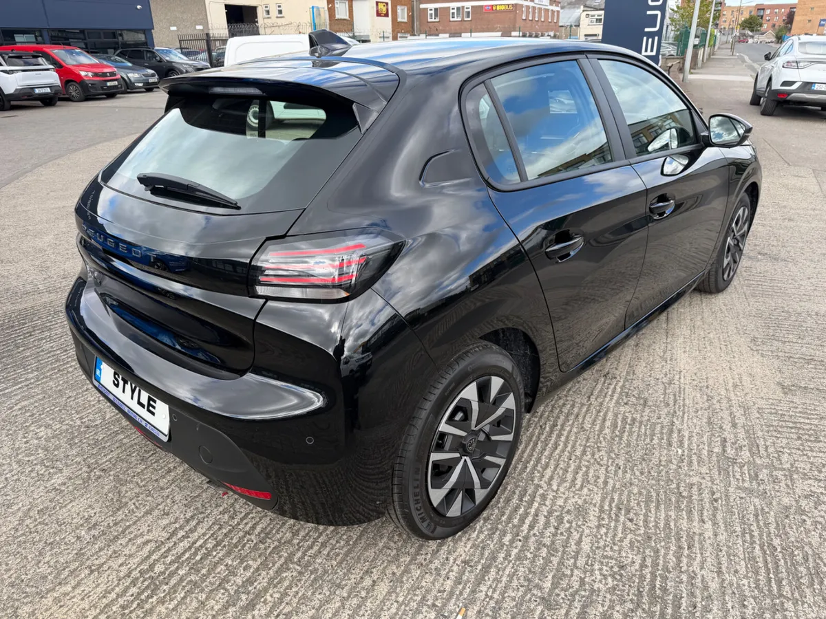 Peugeot 208 - Image 4