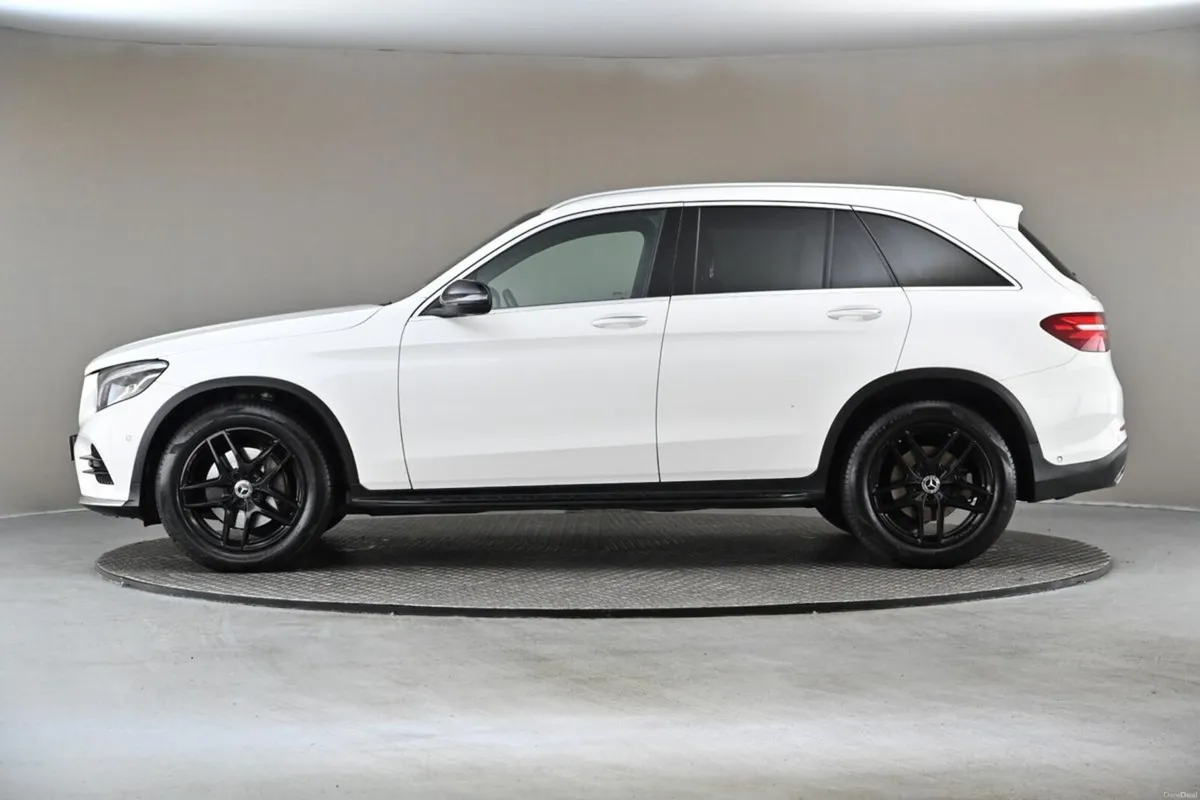 Mercedes-Benz GLC 220D 4MATIC AMG LINE PREMIUM - Image 5