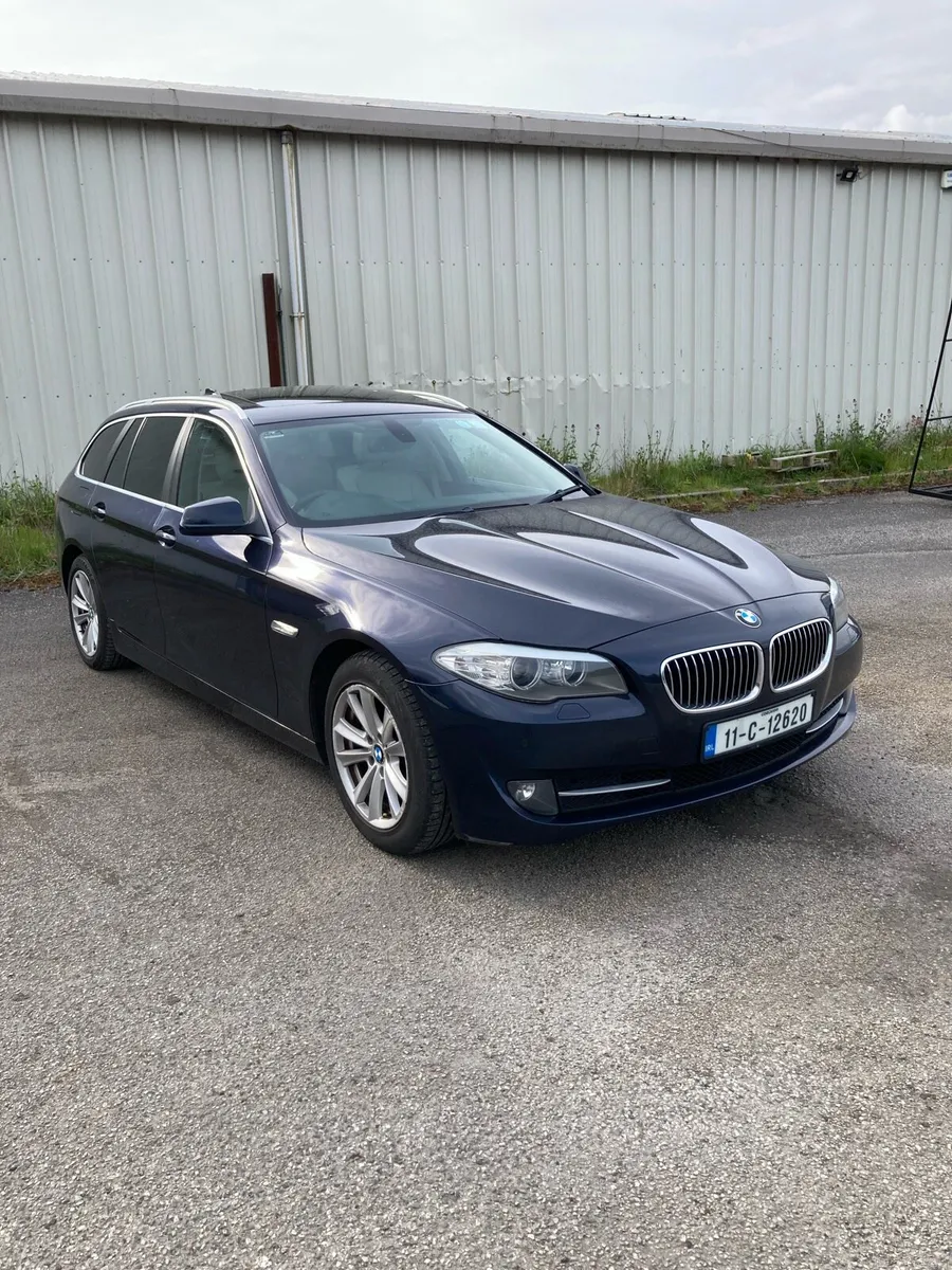 BMW 520d estate manual - Image 1