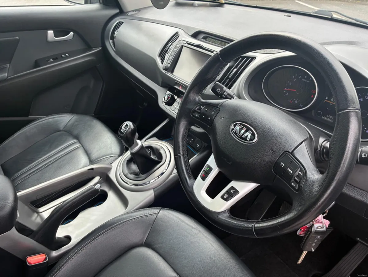 Kia Sportage 1.7 PLATINUM 4DR - Image 4