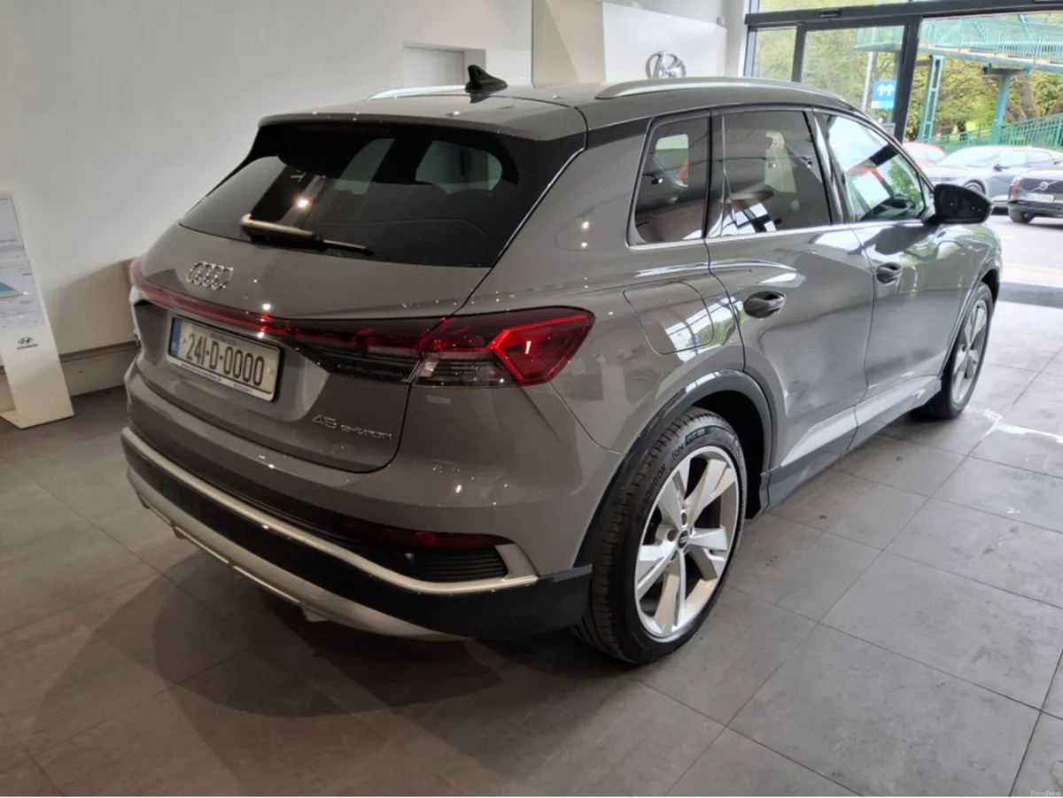 Audi Q4 e-tron S LINE 45 S Line ** 82 kW ** Long R - Image 2