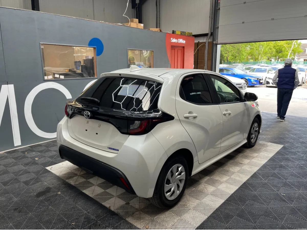 Toyota Yaris 2021 TOYOTA YARIS X 1.0 AUTOMATIC - Image 2