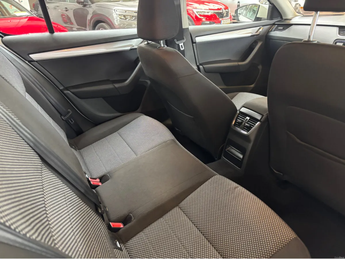 Skoda Octavia AMBITION 1.2 TSI 110HP 4DR - Image 2