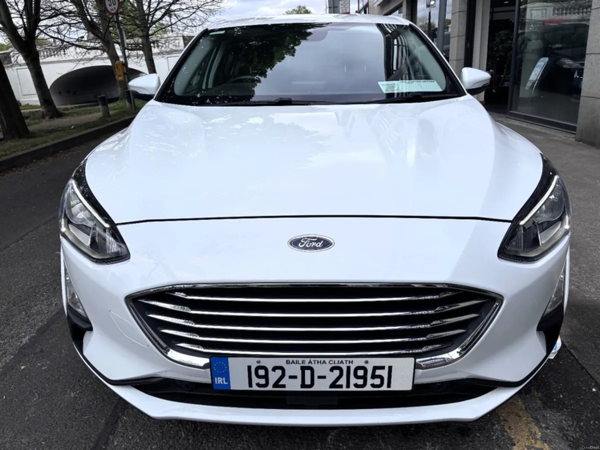 Ford Focus TITANIUM 1.0 125PS AUTO 5DR - Image 3
