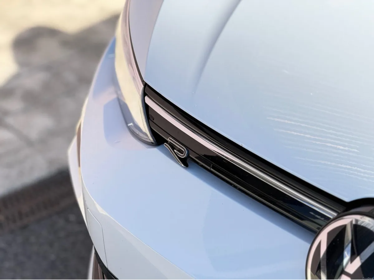 Volkswagen Golf 2.0 TDI R-LINE HIGH SPEC - Image 3