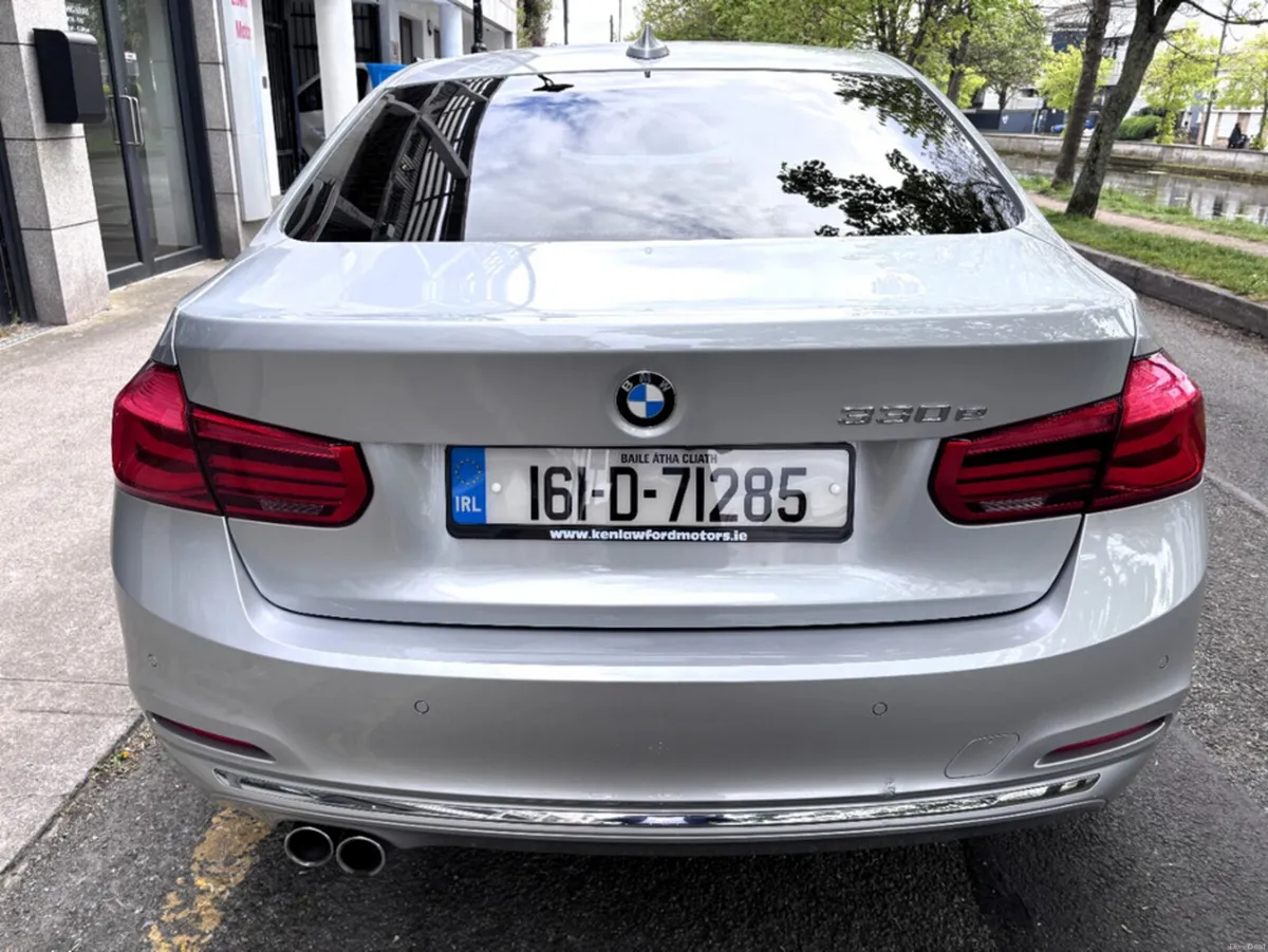 BMW 3-Series 330e LUXURY SALOON - Image 4