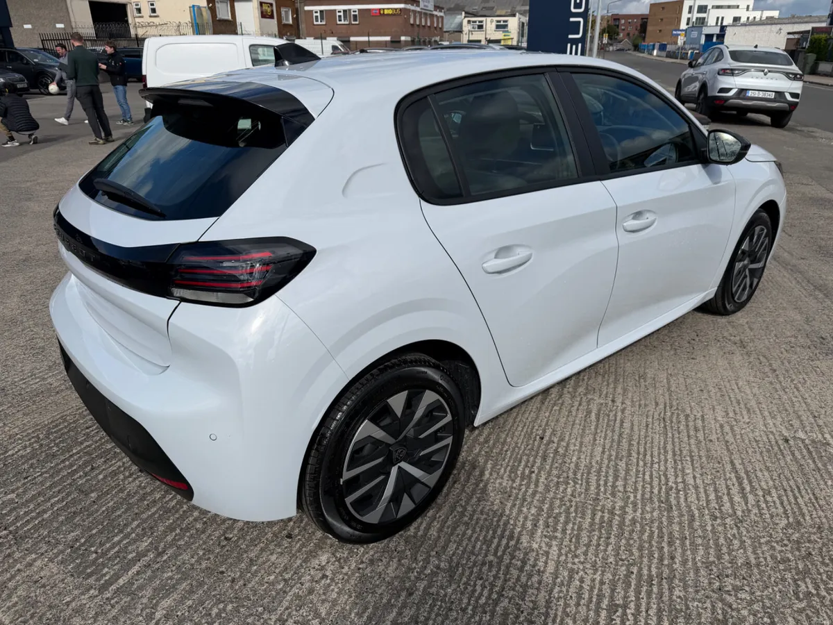 Peugeot 208 Style 1.2 100bhp 6 speed - Image 4