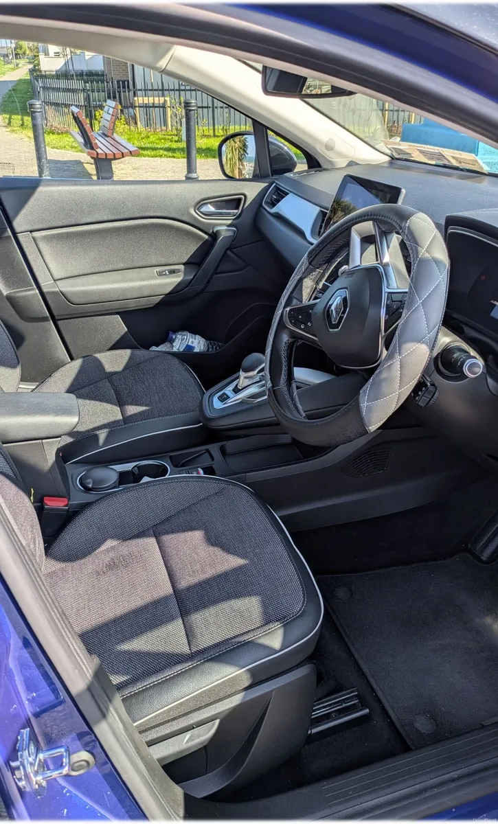 Renault Captur 1.6L  Hybrid Electric PHEV 2021 - Image 5