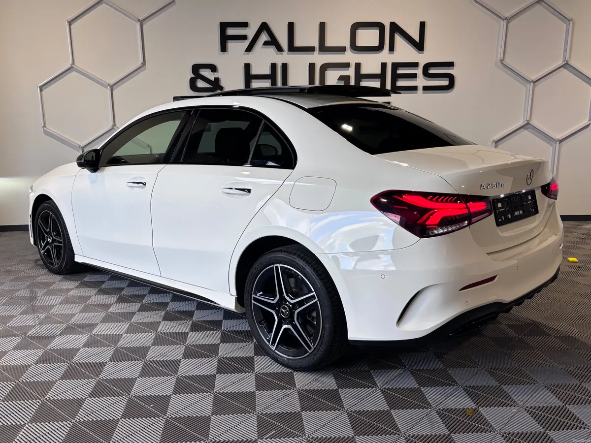 MERCEDES-BENZ A CLASS 250 AMG LINE PREMIUM PLUS - Image 4