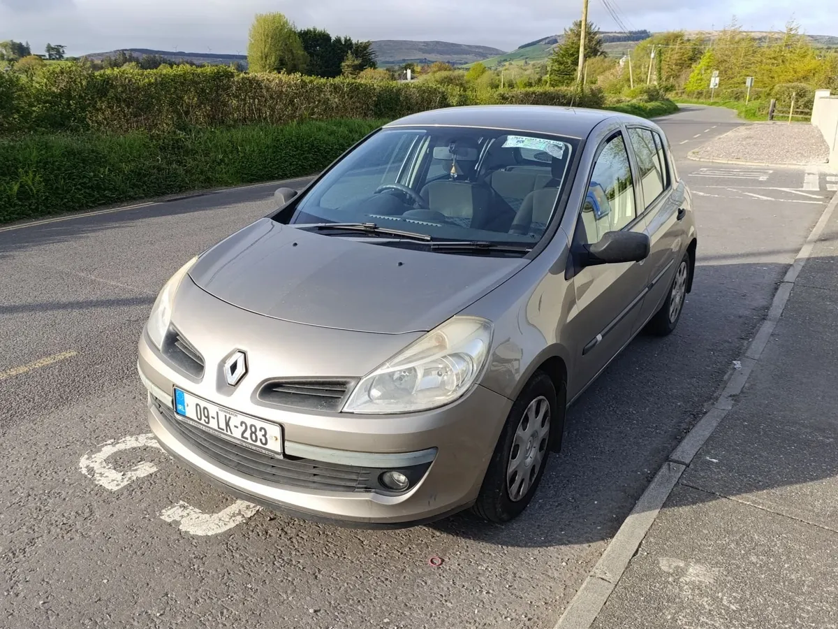 Renault Clio 2009 (Nct and tax) - Image 1
