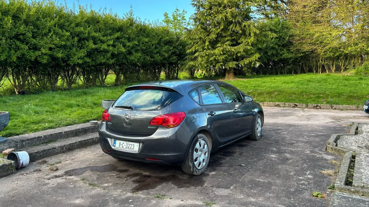 Opel Astra 2011 - Image 3
