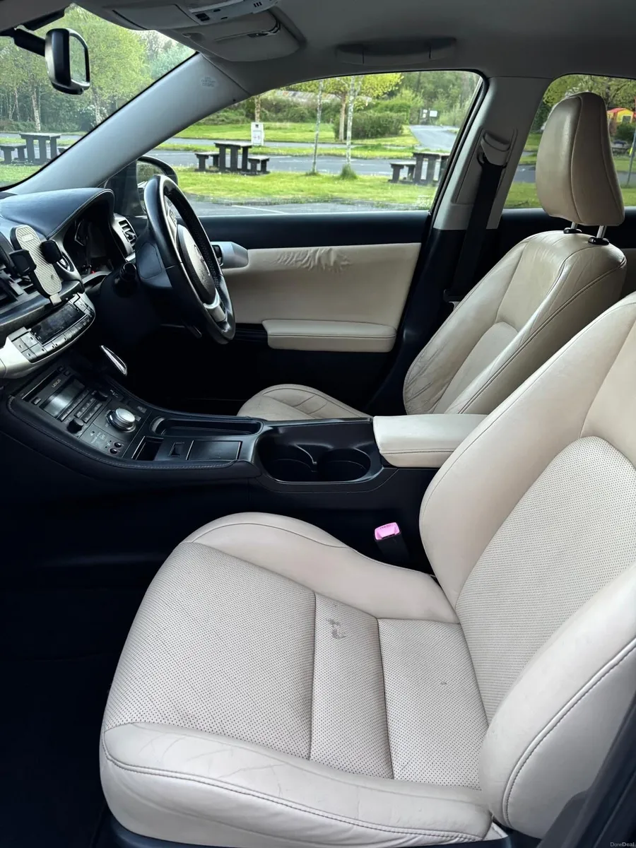 Lexus CT200H (2012) €6,950 - Image 2