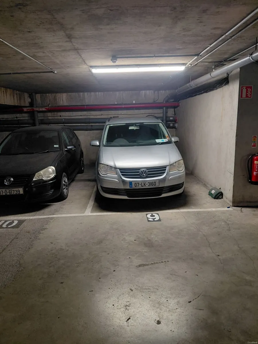 Volkswagen Touran 2007 - Image 2