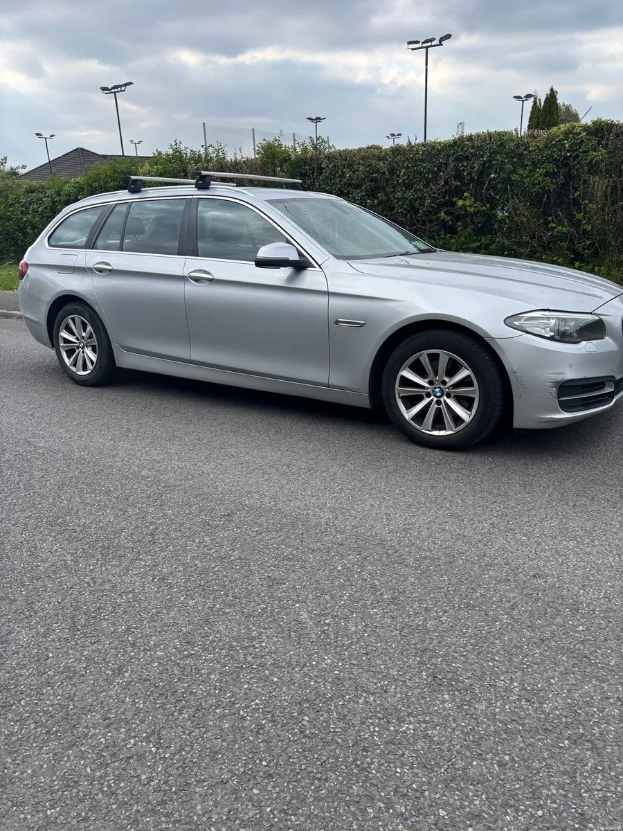 BMW 520 Hatchback - Image 3