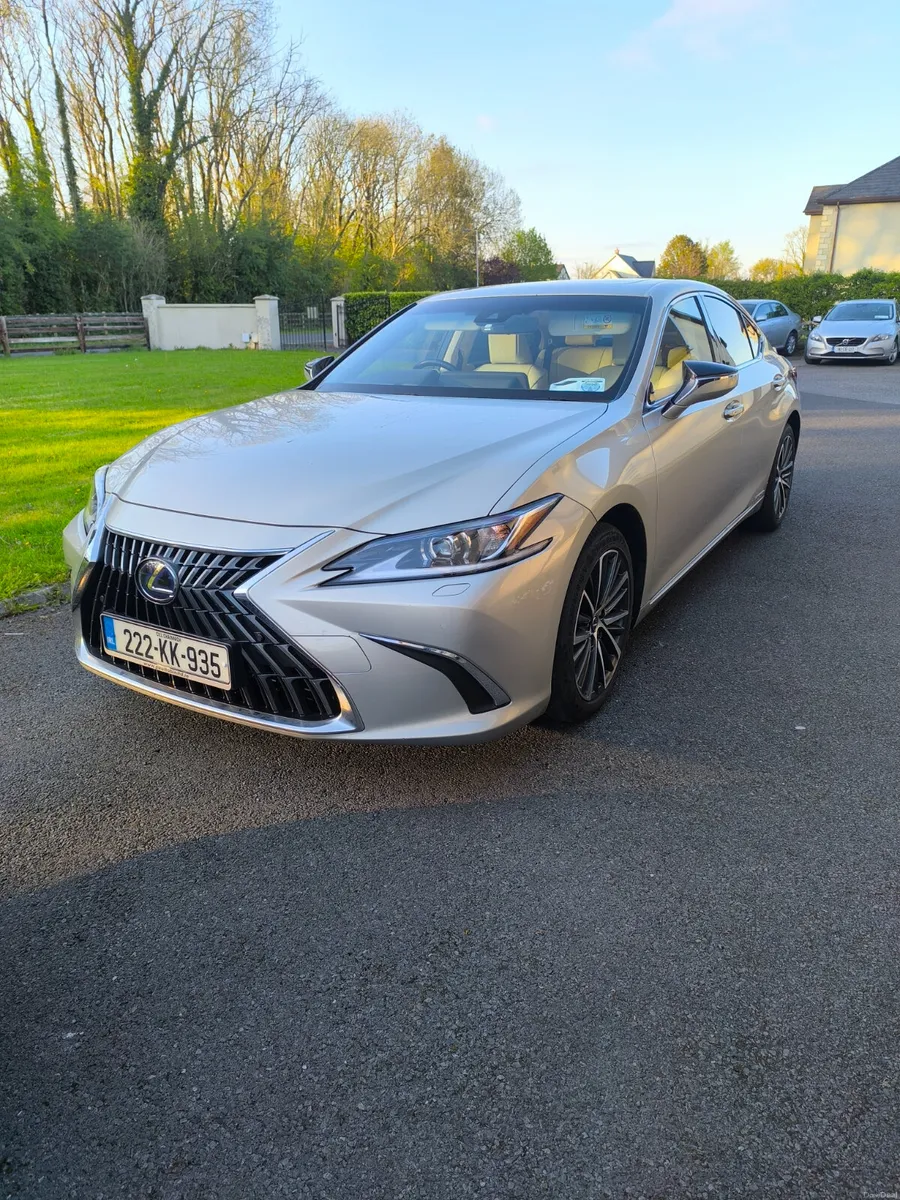 222 Lexus ES 300H Executive - Image 2