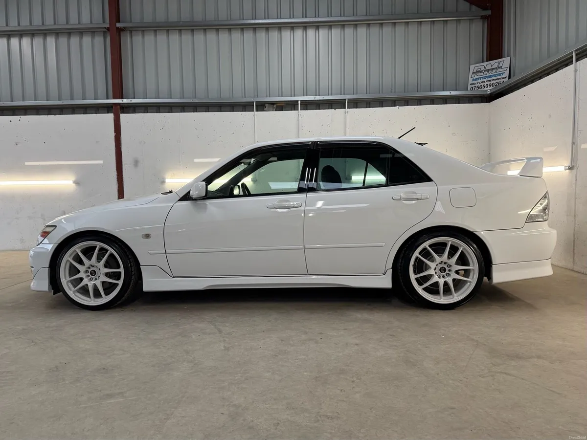 2000 Toyota Altezza RS200 Z Edition - Image 2