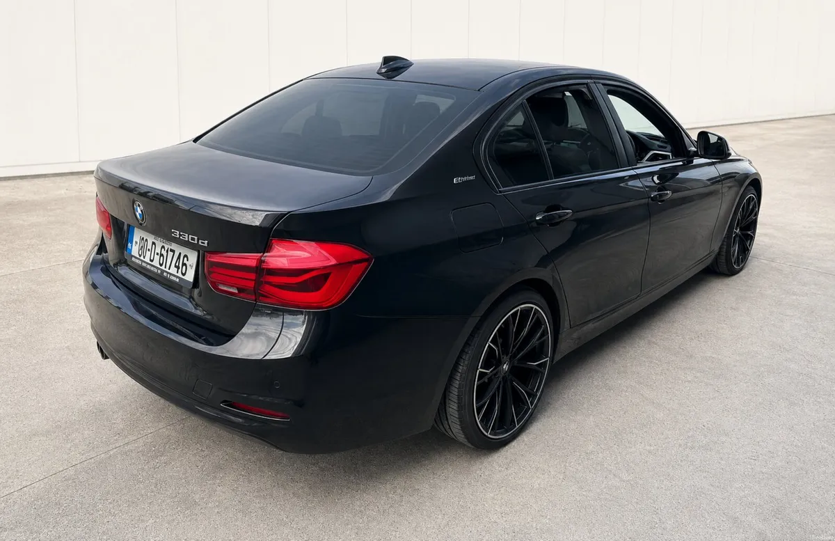 2018 BMW 330e - Image 3