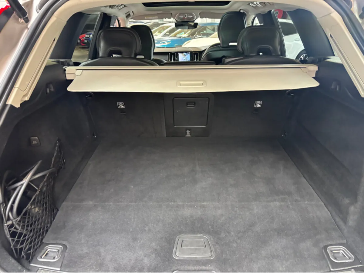 Volvo XC60 T6 PHEV PLUS DARK AWD 5DR AUTO - Image 4