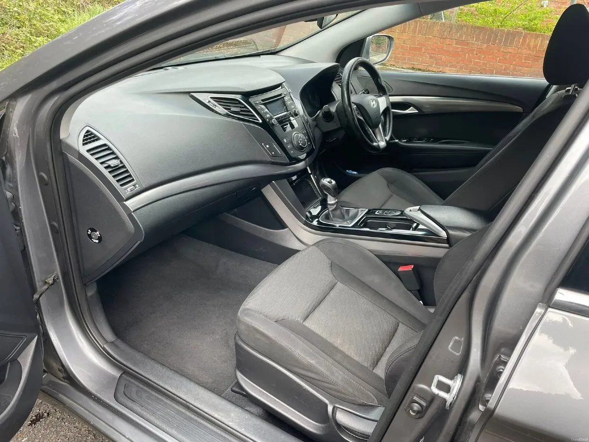 Hyundai i40 2013 Blue Drive Estate Low Mileage - Image 3